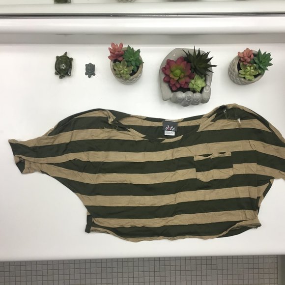 Striped Crop Short Sleeve Crop Top - Picture 4 of 5